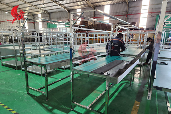 Tùy loại hình kinh doanh sản xuất để đưa ra thiết kế loại bàn thao tác tối ưu nhất